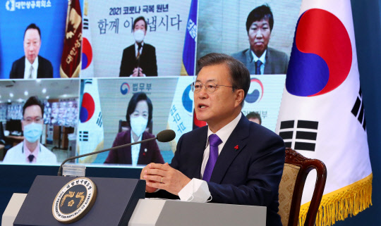 문재인 대통령이 7일 오전 청와대 본관에서 화상으로 열린 '2021년 신년 인사회'에서 인사말을 하고 있다.